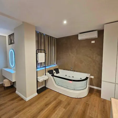 Apartment Jacuzzi Center Tirana