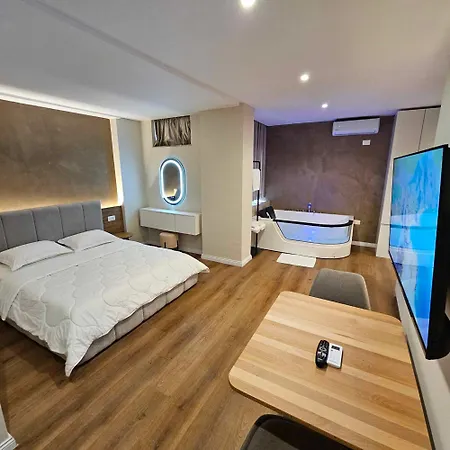 Jacuzzi Center Apartment *